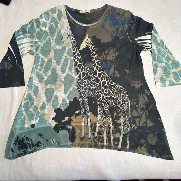 Jess & Jane Kenya Giraffe Animal Print Asymmetrical Shark Bite Tunic Size L - Picture 1 of 8